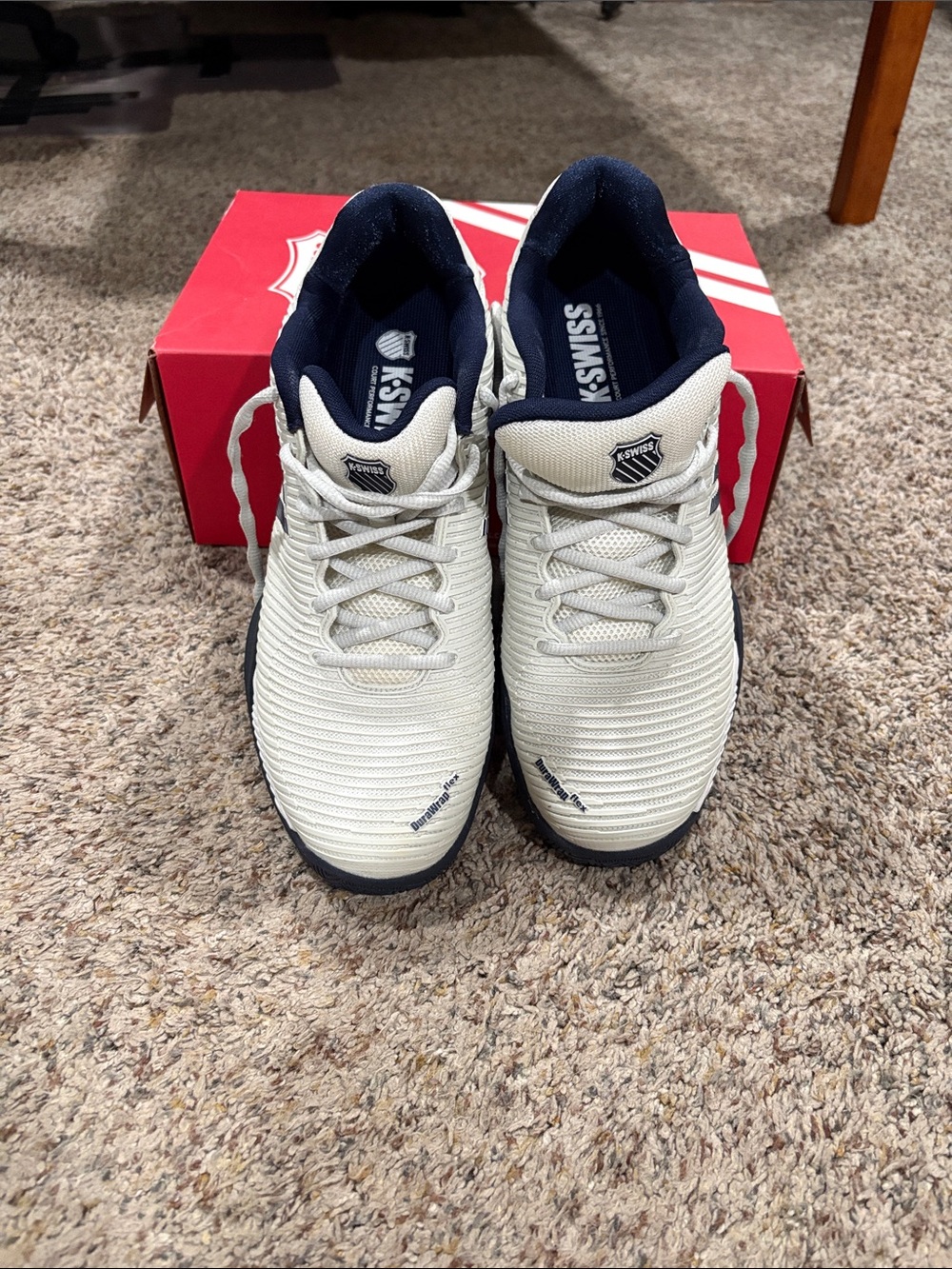 K-Swiss Men's Cream and Navy Lightweight Sneakers